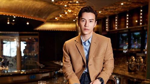 王冠逸花絮,幕后趣事揭秘，明星的另一面